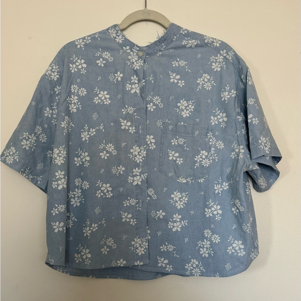Preppy floral denim button up shirt, 100% cotton. It’s been cropped